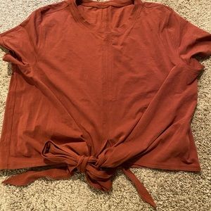 Lululemon cropped tie tee size 8